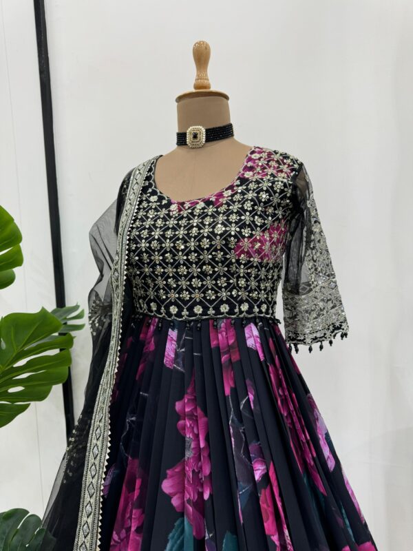 Ira Embroidered Majesty - Image 11